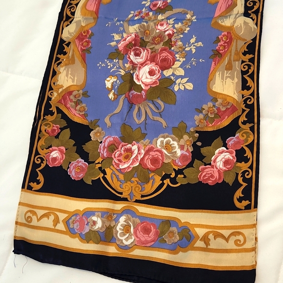 💥 HP 💥 Silk Floral  Rectangular Scarf  about 11 x 52" - Picture 2 of 7